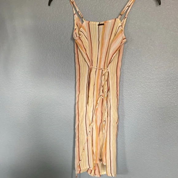 BILLABONG SWEET FOR YA Mini slip dress. Size XS. Button down.Adjustable straps. - Picture 8 of 13